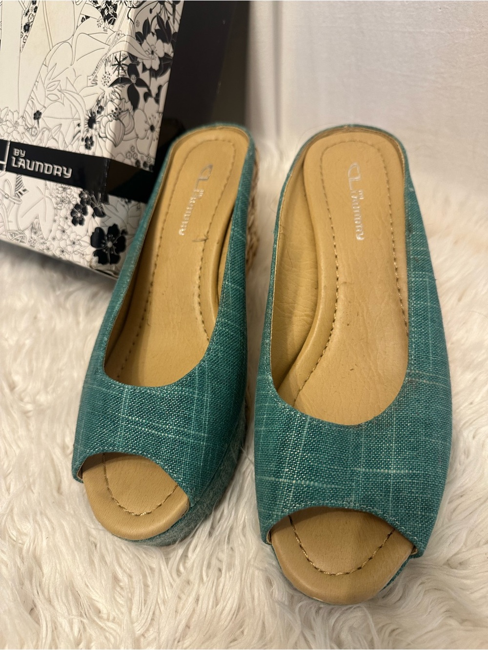 CL by Laundry Daysie Aqua Metallic Linen Wedge Sandals Size 10 Teal Platform